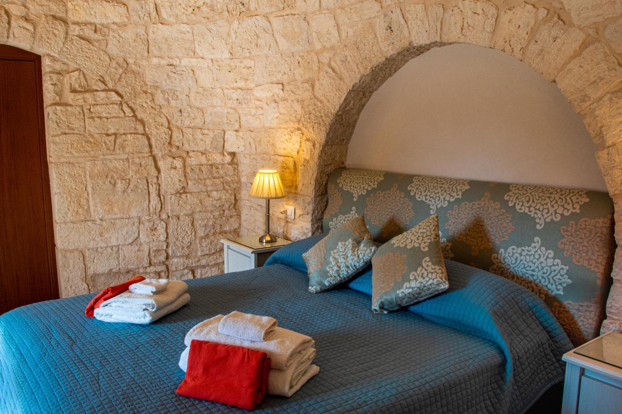 Villa With Trullo And Pool, Alberobello Exterior foto