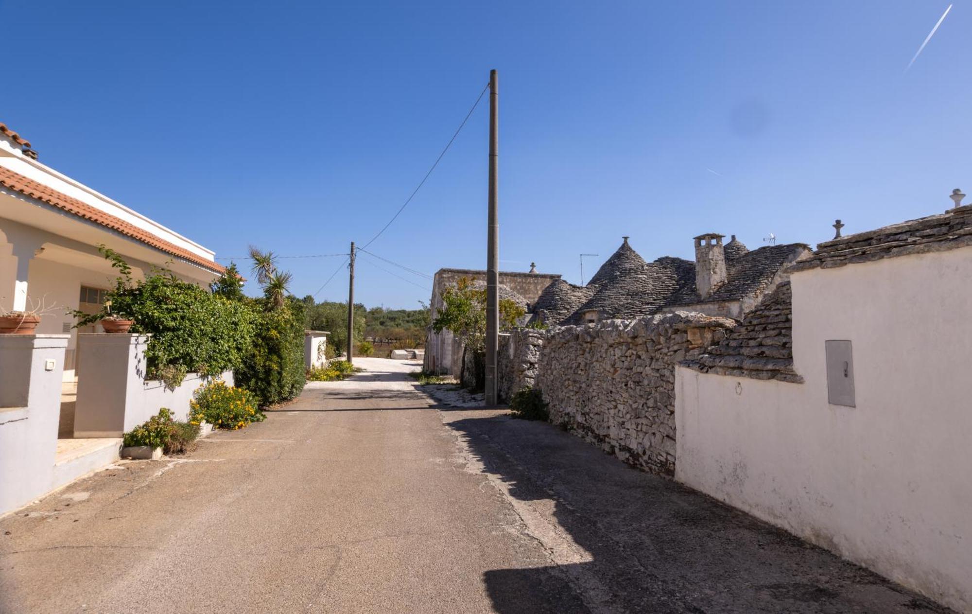 Villa With Trullo And Pool, Alberobello Exterior foto
